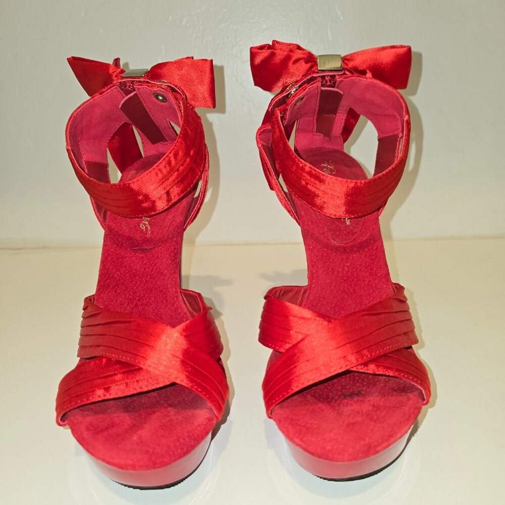Flirty & Fun Red Satin Bow Heels (size 7)
